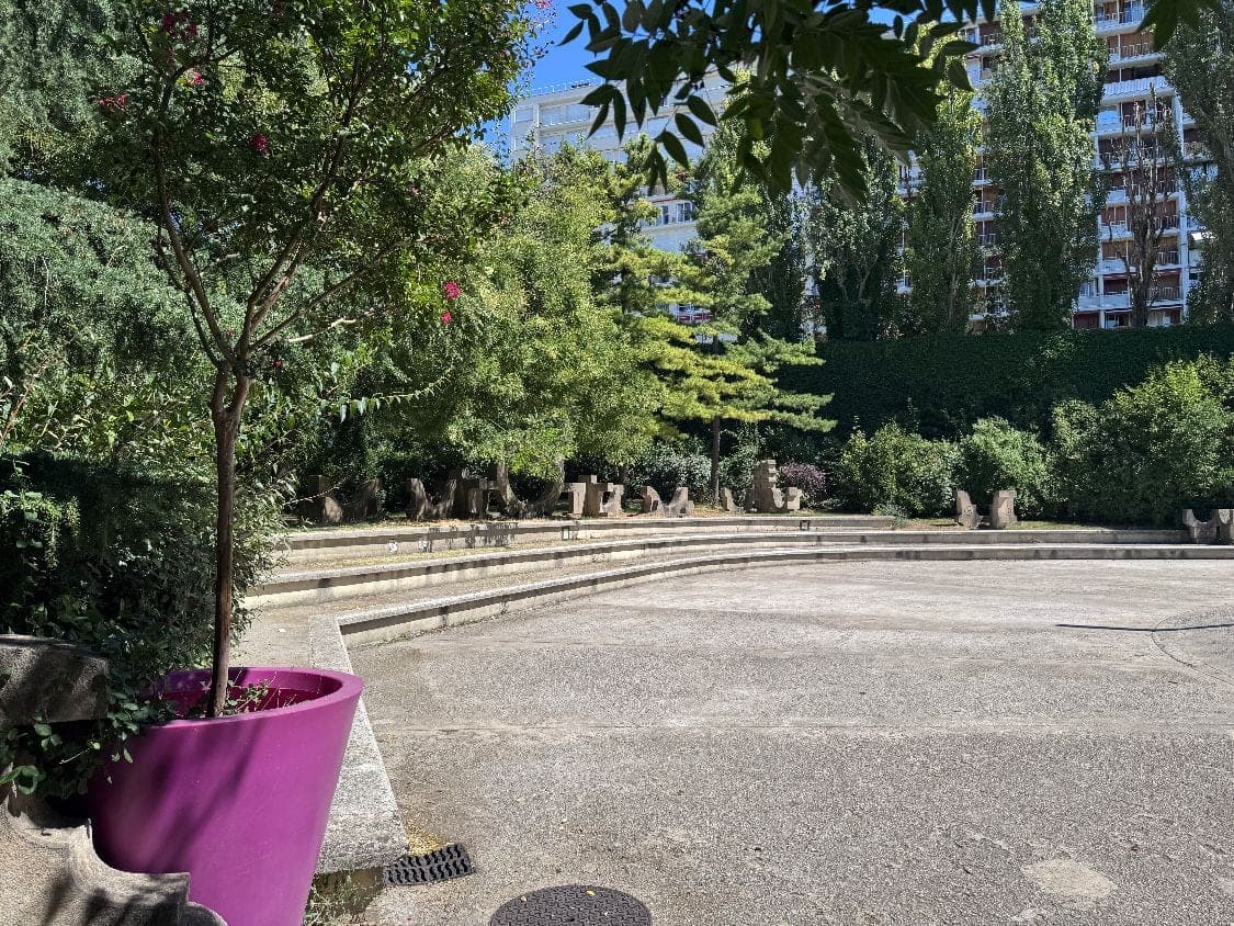 Le jardin Émile-Gallé, grand parc du 11e arrondissement, et son amphithéâtre de verdure
